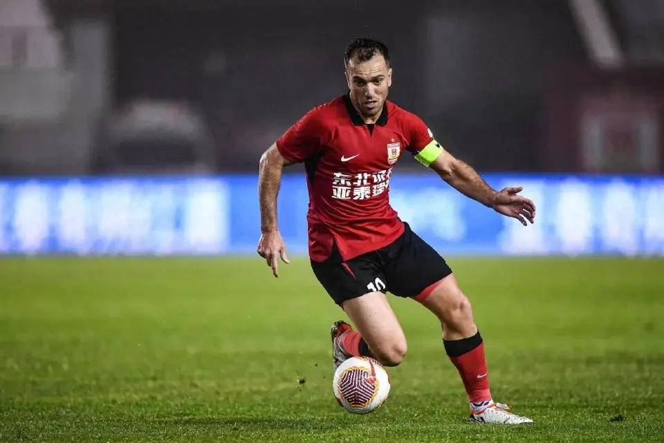 中国足协2次希望解雇伊万！均遭更高层否决解约内幕曝光赚养老金
